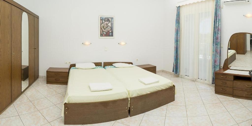 Anna'S Studios & Apartments ไซคิย์นธอสทาวน์ ภายนอก รูปภาพ